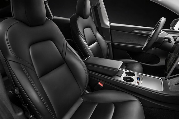 Tesla Model Y 13 of 30