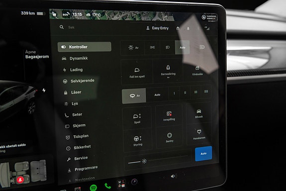 Tesla Model Y 21 of 30