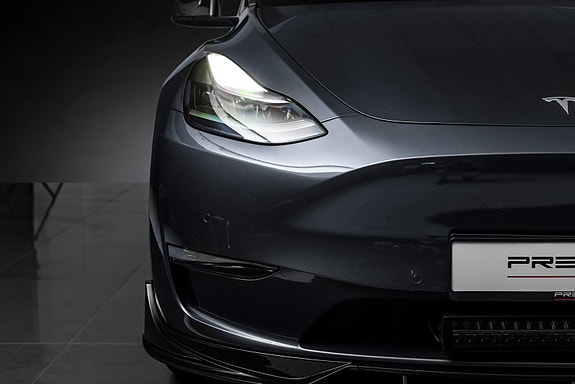 Tesla Model Y 4 of 30