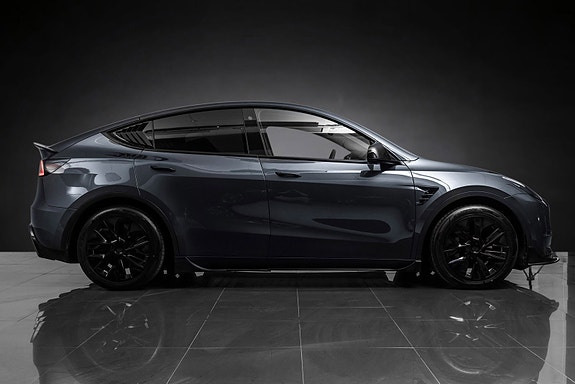 Tesla Model Y 6 of 30