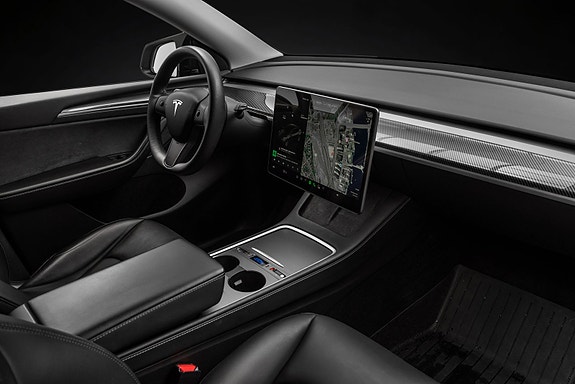 Tesla Model Y 14 of 30