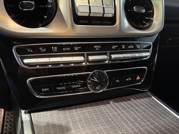 Mercedes-Benz G400 13 of 30