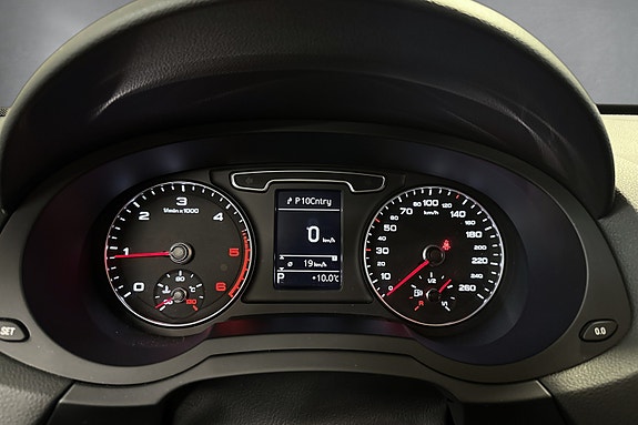 Audi Q3 12 of 25