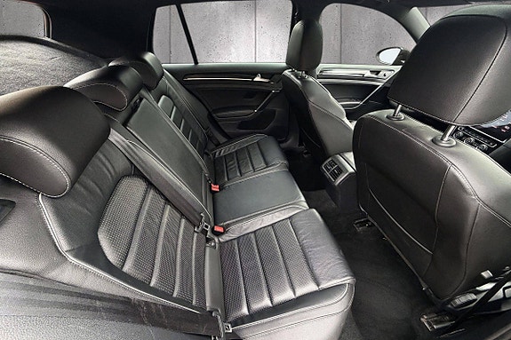Volkswagen Golf VII 26 of 30