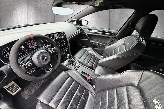 Volkswagen Golf VII 23 of 30