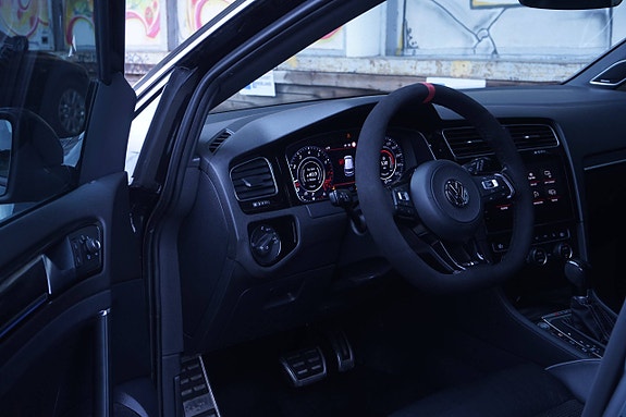 Volkswagen Golf VII 18 of 30