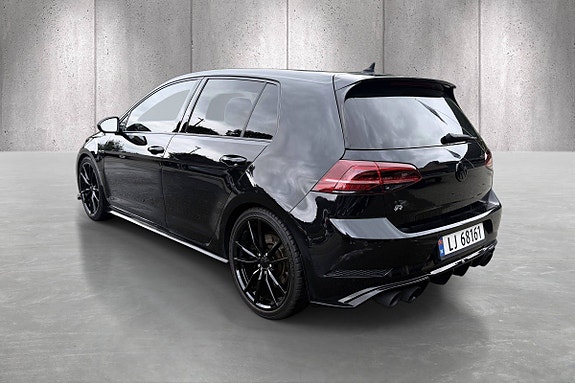 Volkswagen Golf VII 12 of 30