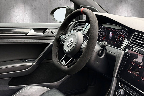 Volkswagen Golf VII 21 of 30