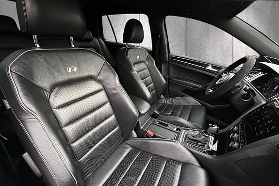 Volkswagen Golf VII 24 of 30