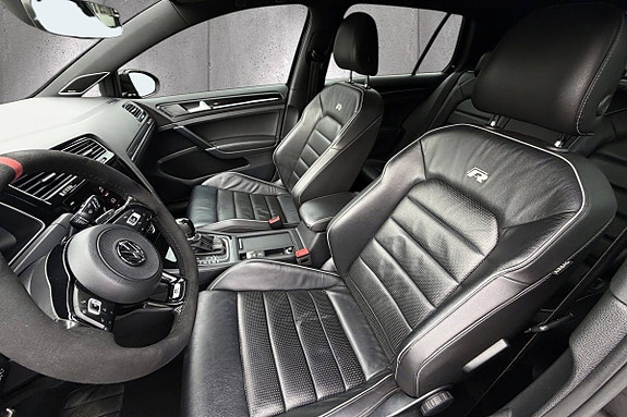 Volkswagen Golf VII 22 of 30