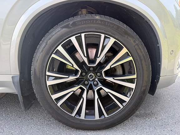 Volvo XC90 23 of 30