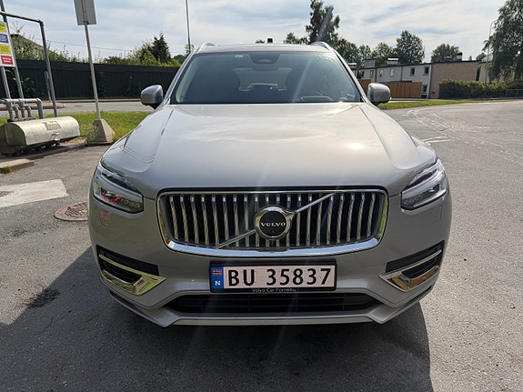 Volvo XC90 2 of 30