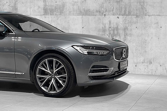 Volvo V90 2 of 26