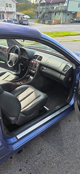 Mercedes-Benz CLK200 9 of 14