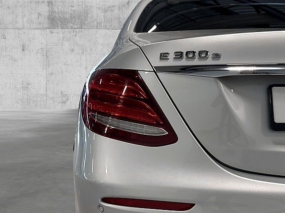 Mercedes-Benz E300 e 8 of 28