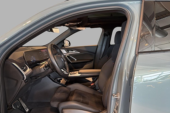 BMW iX2 8 of 27