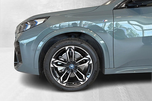 BMW iX2 3 of 27