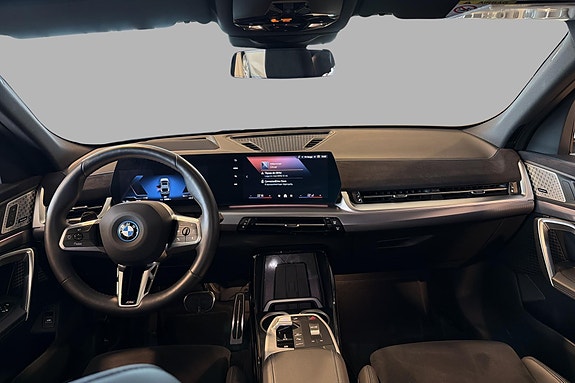 BMW iX2 10 of 27