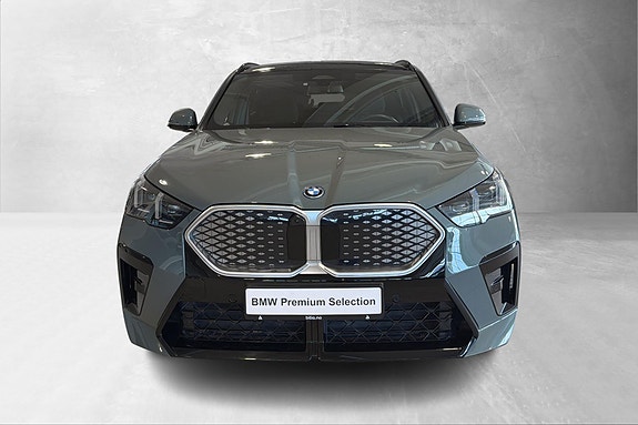 BMW iX2 4 of 27