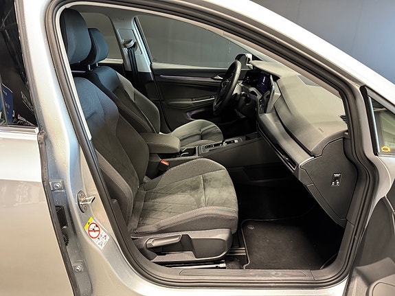 Volkswagen Golf VIII 13 of 30