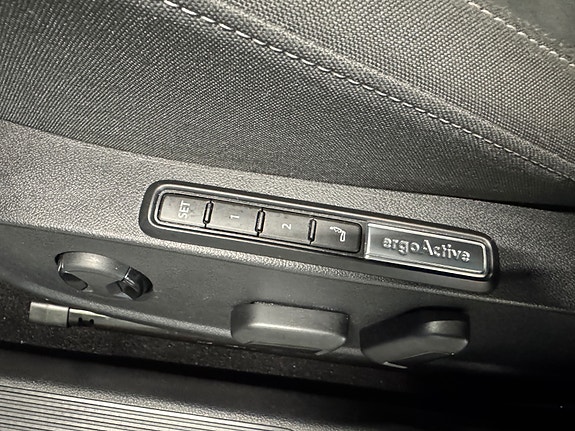 Volkswagen Golf VIII 28 of 30
