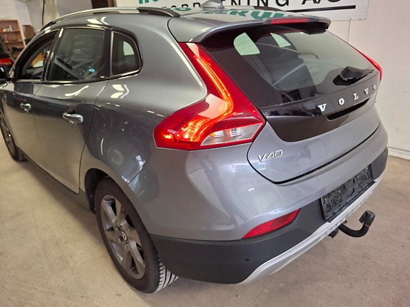 Volvo V40 Cross Country 7 of 20
