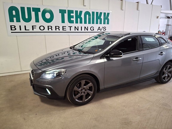Volvo V40 Cross Country 2 of 20