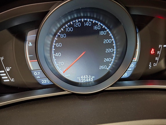 Volvo V40 Cross Country 14 of 20