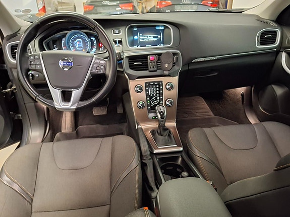Volvo V40 Cross Country 9 of 20