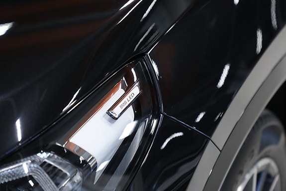 BMW iX1 9 of 30