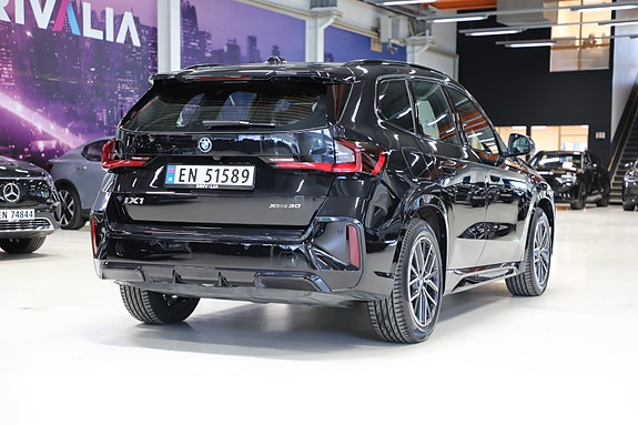 BMW iX1 6 of 30