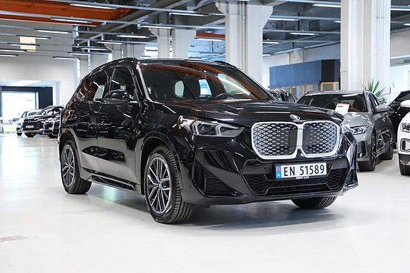 BMW iX1 2 of 30