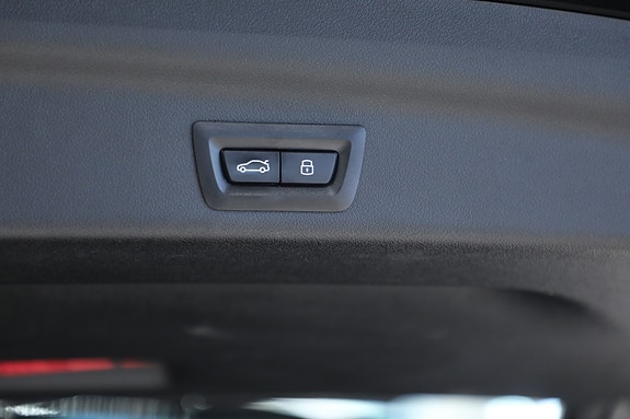 BMW iX1 12 of 30