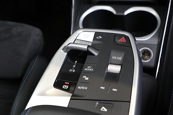 BMW iX1 19 of 30