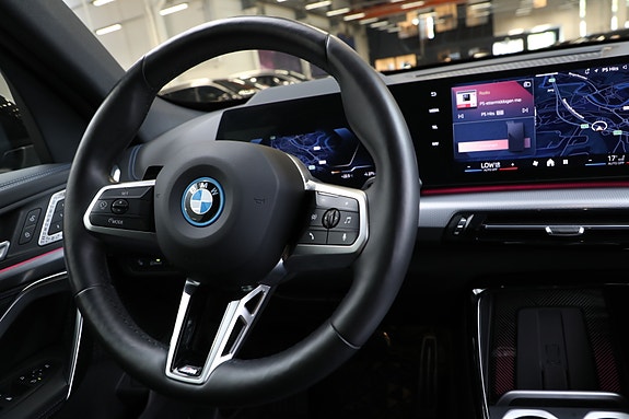 BMW iX1 16 of 30