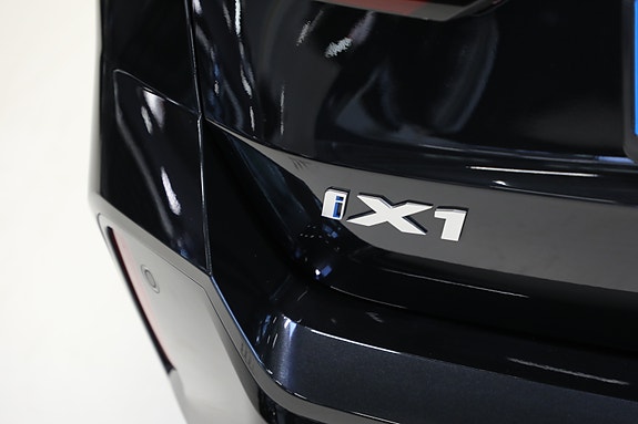 BMW iX1 10 of 30
