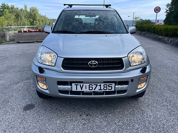 Toyota RAV4 2 of 28