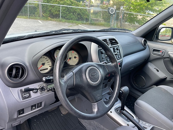 Toyota RAV4 13 of 28