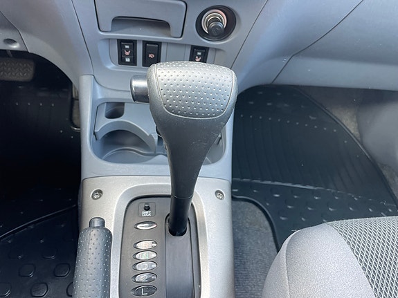 Toyota RAV4 17 of 28