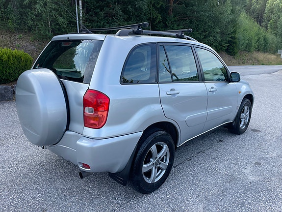 Toyota RAV4 5 of 28