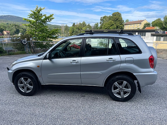 Toyota RAV4 8 of 28