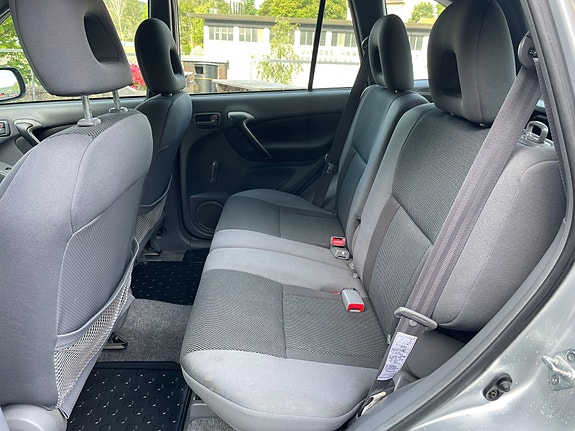 Toyota RAV4 11 of 28