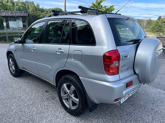 Toyota RAV4 7 of 28