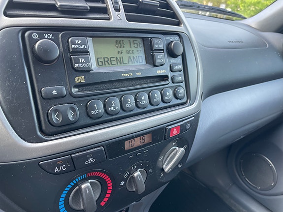 Toyota RAV4 15 of 28