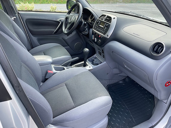 Toyota RAV4 12 of 28