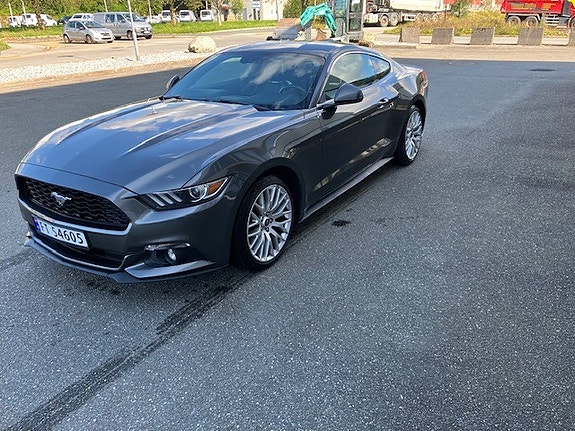 Ford Mustang 7 of 11
