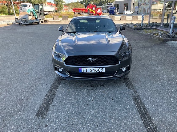 Ford Mustang 3 of 11