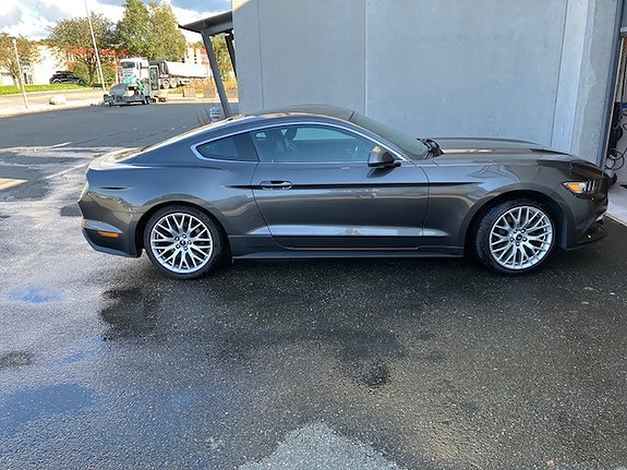 Ford Mustang 2 of 11