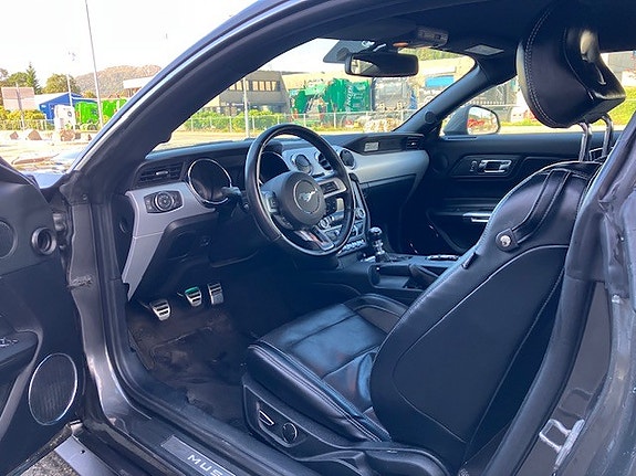 Ford Mustang 11 of 11