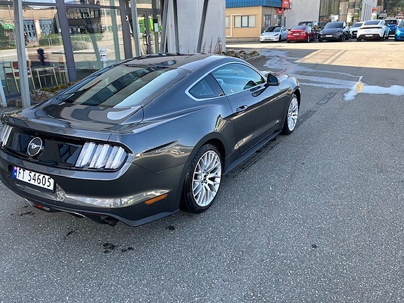 Ford Mustang 6 of 11